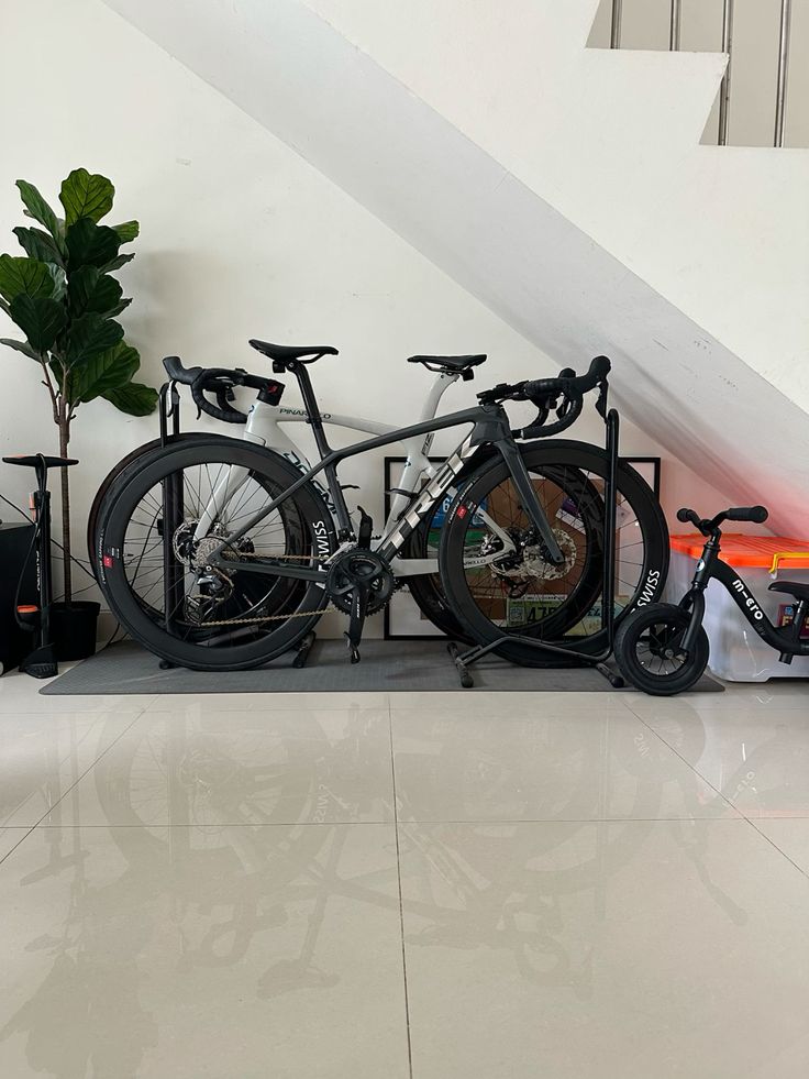 Solution Rangement cyclisme mural noir haut de gamme