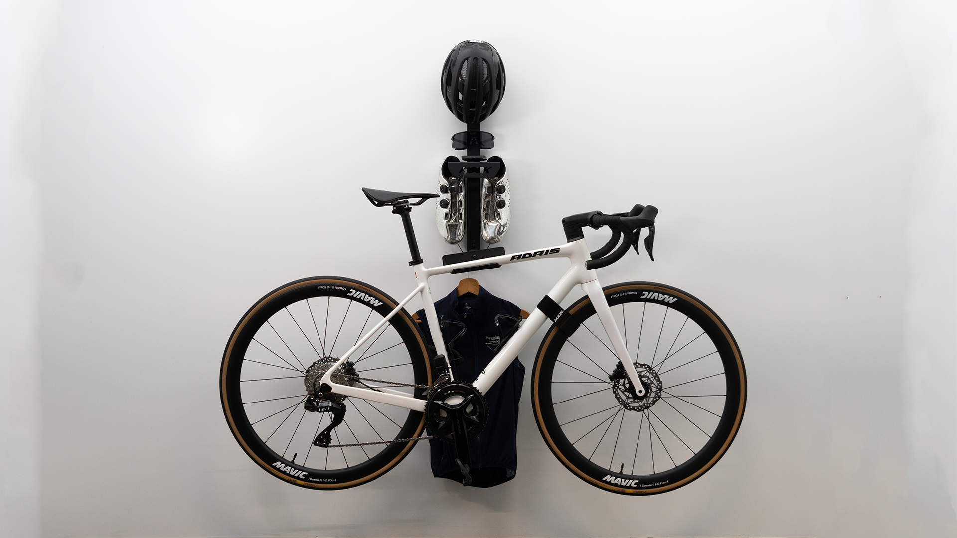 Support mural vélo noir anti-rayures
